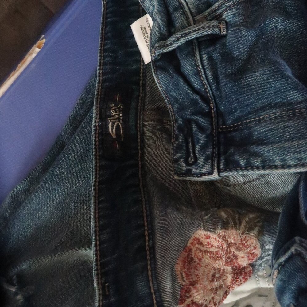 Embroidered Flowers on Silver Mazy style Capri Jeans- Sz 16/25 - Picture 3 of 3